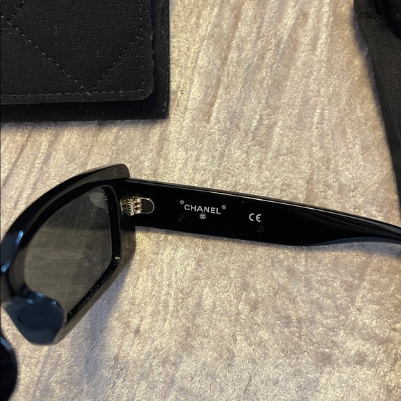 Authentic Chanel sunglasses - Picture 6 of 9